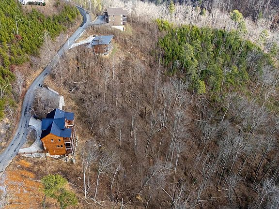 4th image of 827 Sourwood Dr