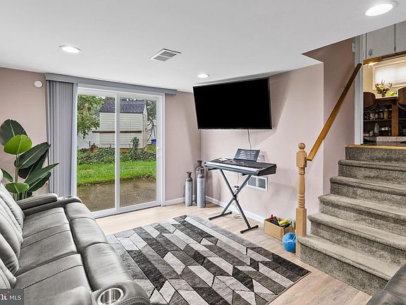 4th image of 2866 Joyce Rd