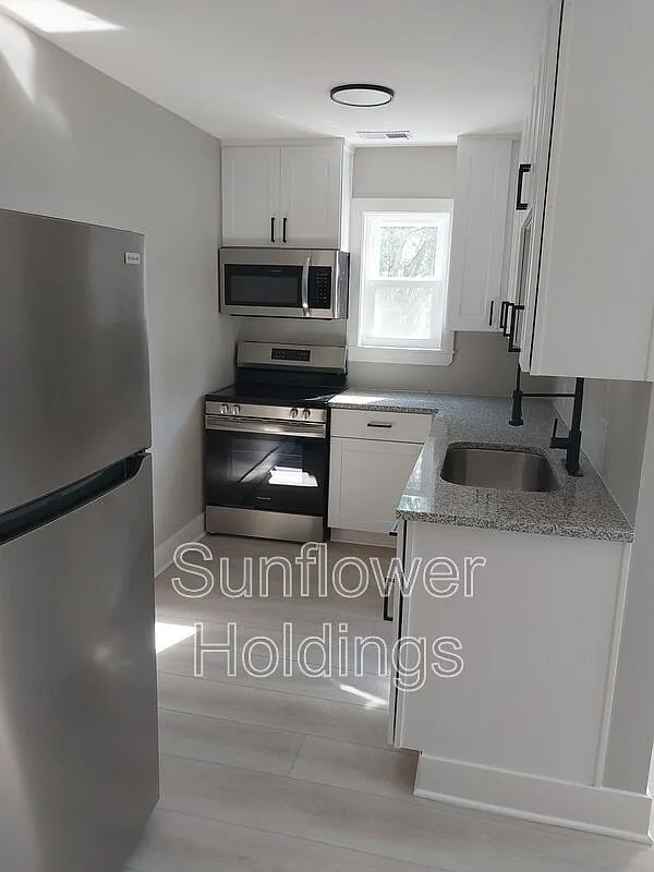 2 bed, 1.0 bath, 875 sqft, $895 — Photo 2