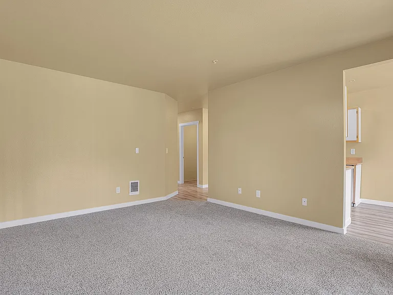 Live the South Salem Lifestyle: Walkable city, beautiful nature, endless possibilities. — Photo 20