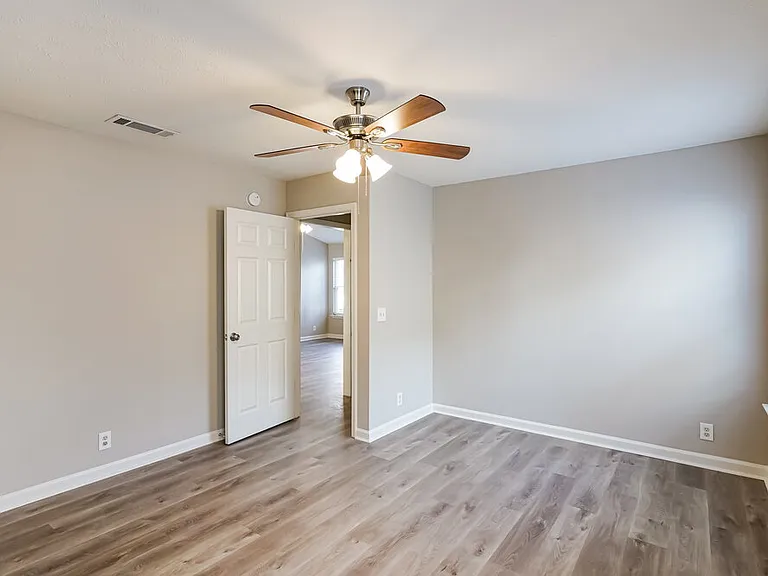 7016 S Hampton Blvd — Photo 11