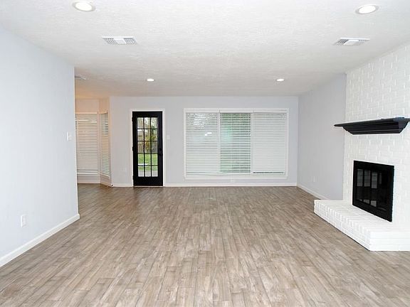 4th image of 811 Bradwell Dr