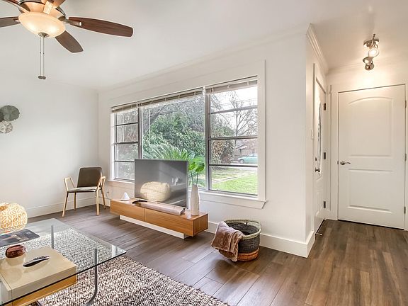 4th image of 1706 Kinney Ave