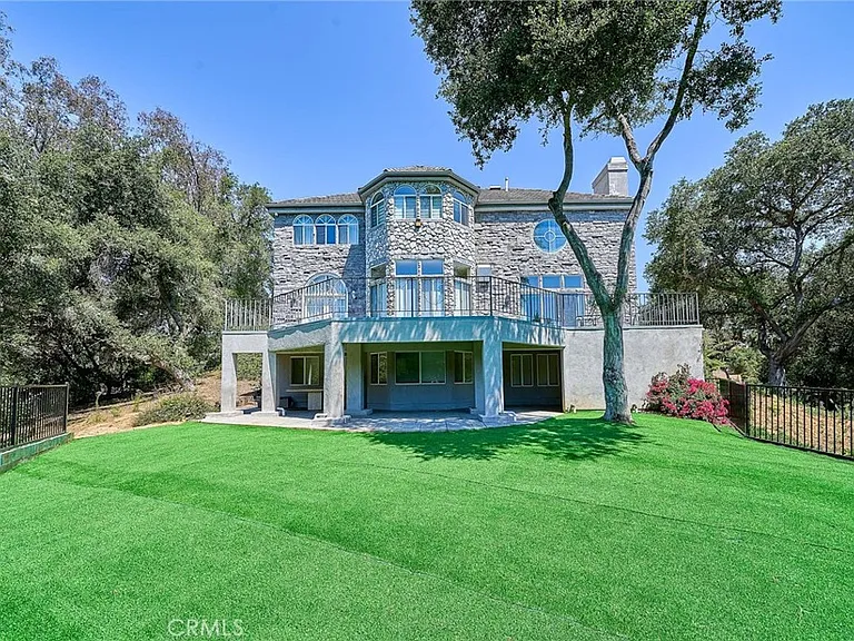 1089 Village Dr — Photo 48