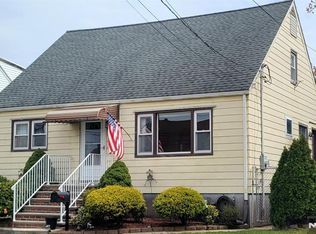 733 Louise Ct, Lyndhurst, NJ 07071