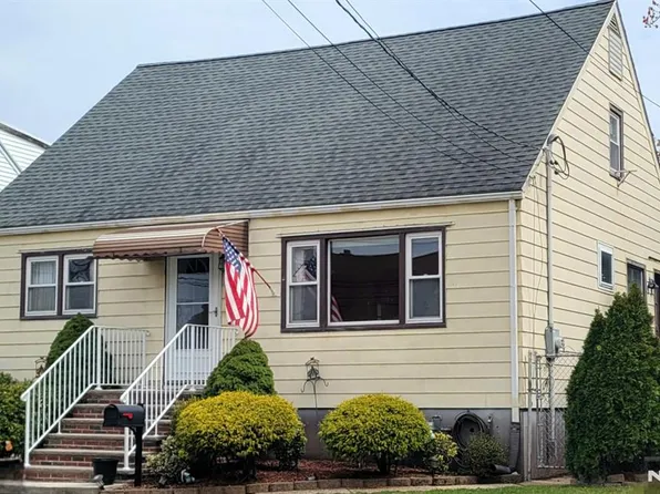 733 Louise Ct, Lyndhurst, NJ 07071