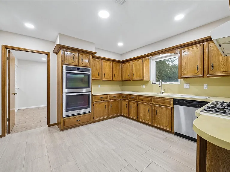 1307 Southern Hills Rd — Photo 9