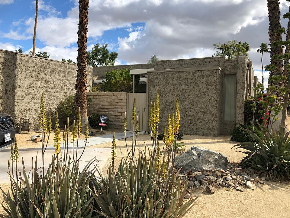 1st image of 860 N Calle De Pinos