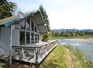 31800 Rivershore Ln, Granite Falls, WA 98252