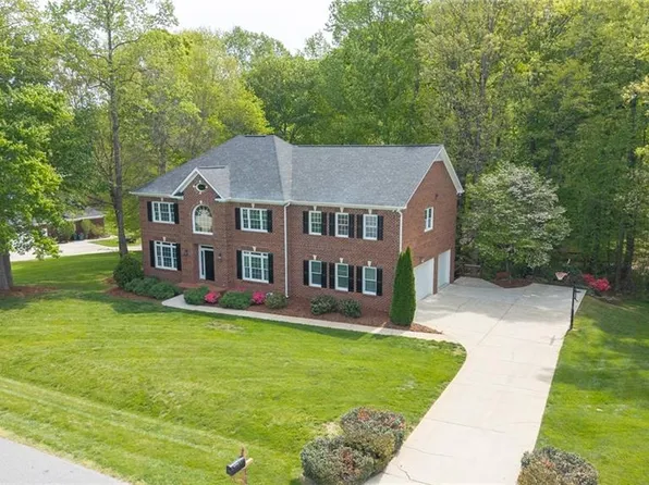 8505 Case Ridge Dr, Oak Ridge, NC 27310