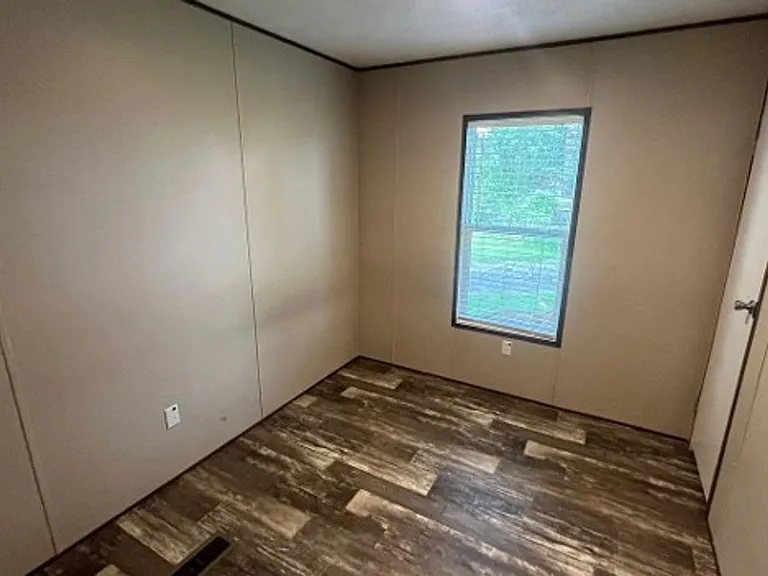 301 Henning Dr — Photo 10