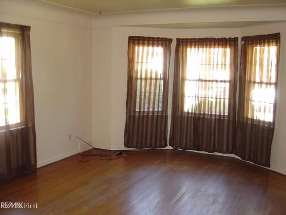3rd image of 19416 Waldron St