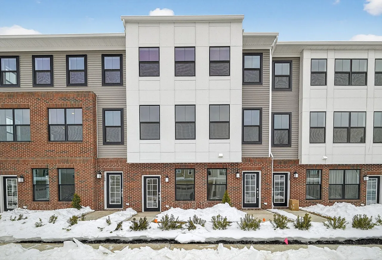 3 bed, 2.5 bath, 2129 sqft, $3,600 — Photo 1