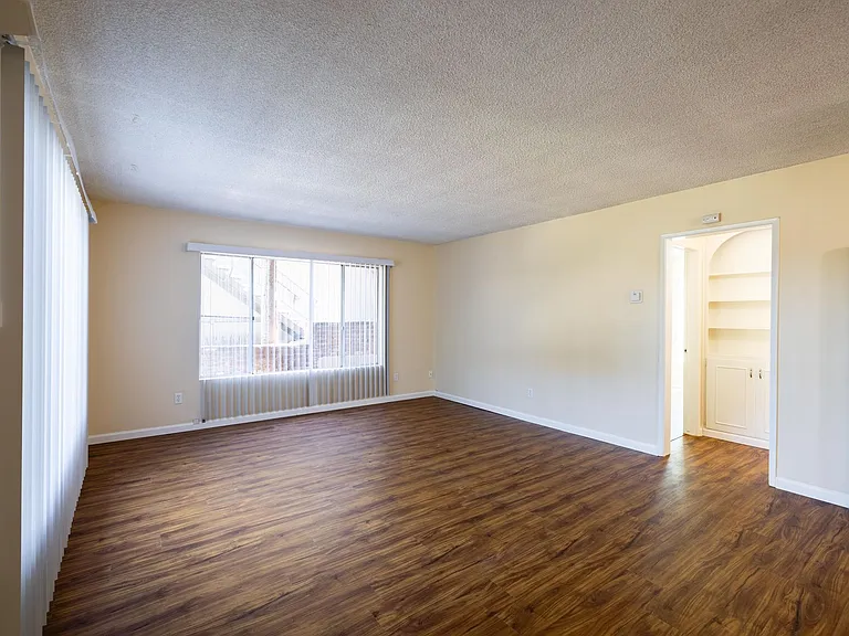 Sleepy Hollow Apartments — Photo 13