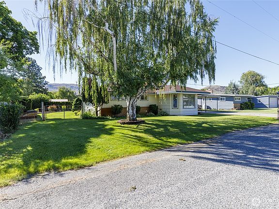 3rd image of 2080 James Avenue