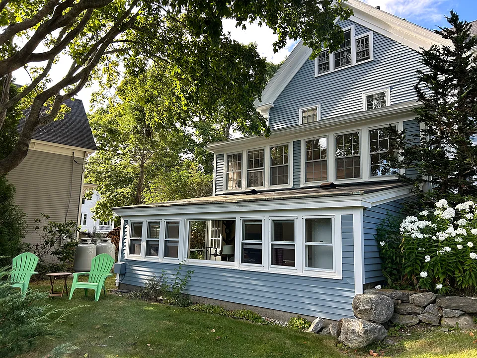 144 Russell Ave