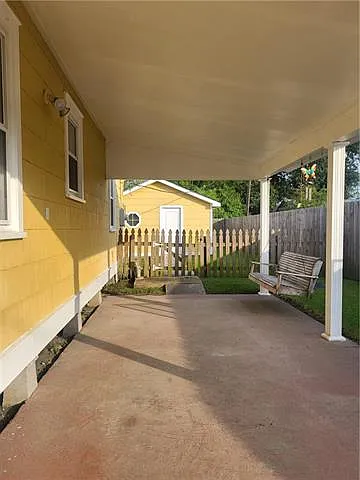 124 Early St — Photo 2