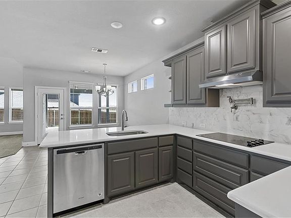 3rd image of 100 Red Pine Dr