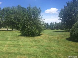 9220 Valley Stream Rd, Clarence, NY 14031