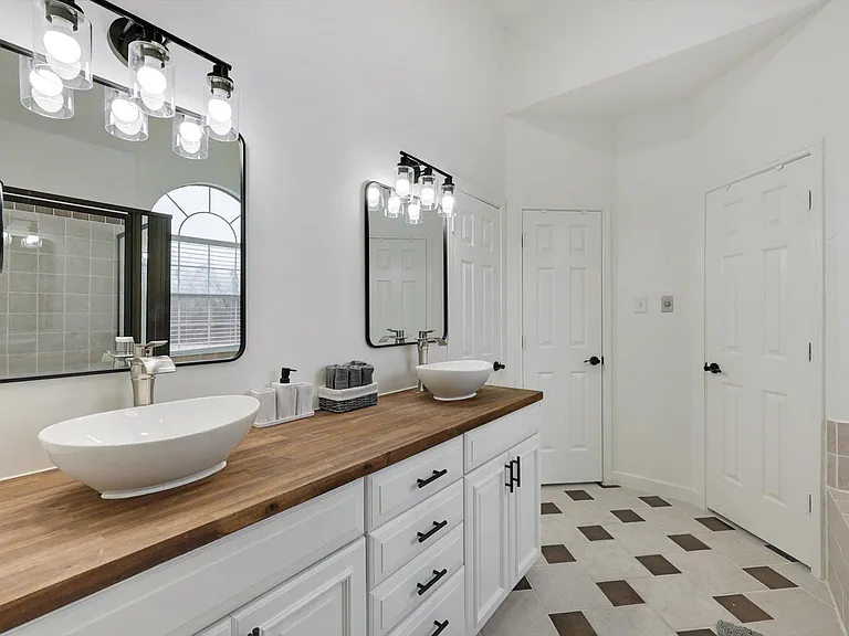 7309 Springfield Dr — Photo 22
