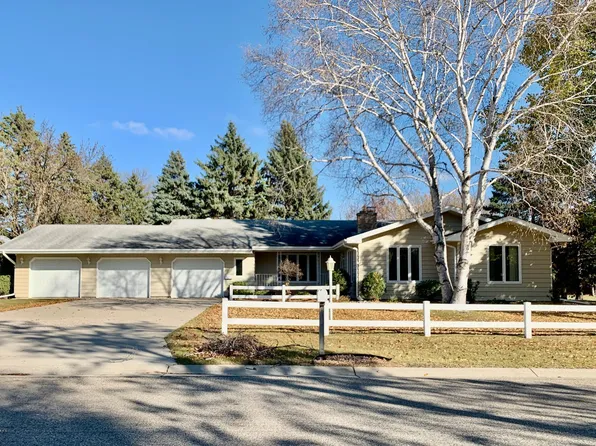 3206 Rivershore Dr, Moorhead, MN 56560
