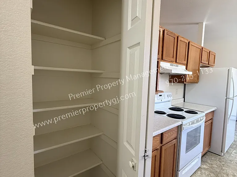 612 Round Table Rd — Photo 10