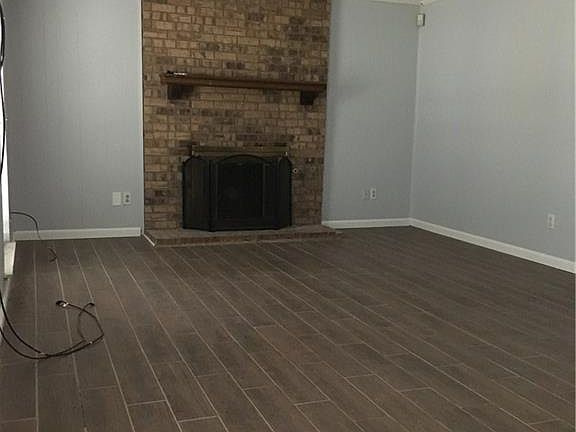 2nd image of 1009 Alexandria Ave