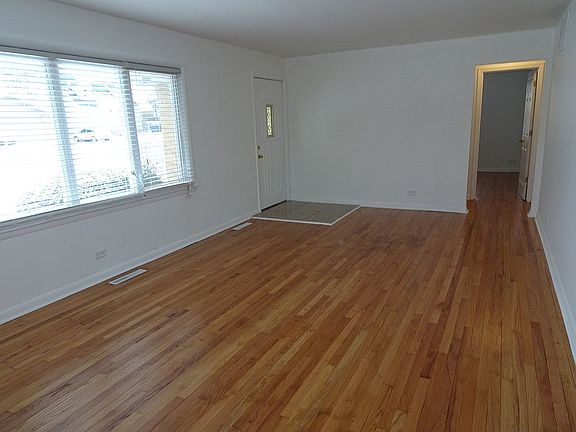 3rd image of 9711 S Menard Ave