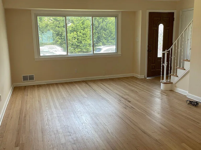 101 Hillside Ln S — Photo 9