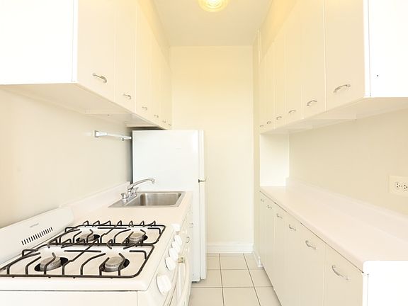 2nd image of 1209 W Sherwin Ave #15
