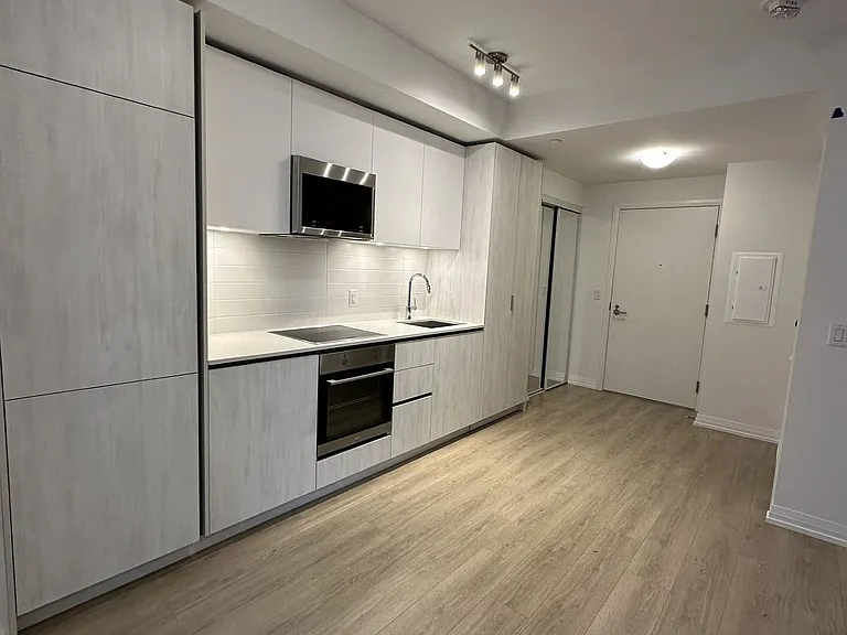 8 Widmer St #906 — Photo 8