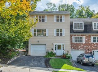 18 Sandra Ln, Bloomingdale, NJ 07403