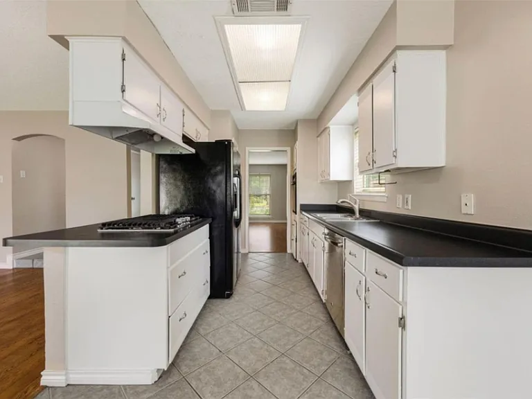 9238 Rockhurst Dr — Photo 5
