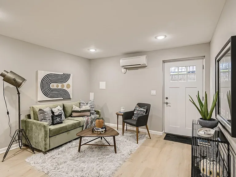 5636 NE 9th Ave #B — Photo 4