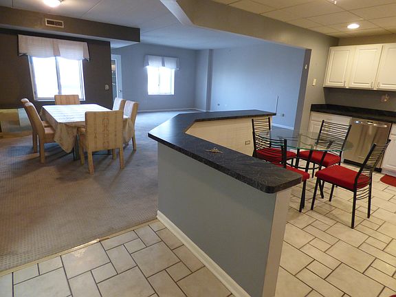 3rd image of 1500 S Ardmore Ave APT 409