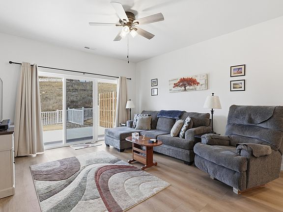 4th image of 2621 Hennessy Dr