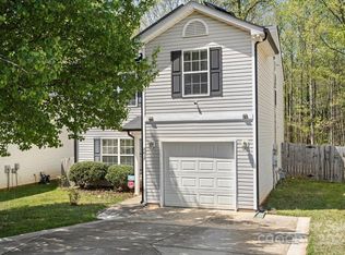 2617 Mulberry Pond Dr, Charlotte, NC 28208
