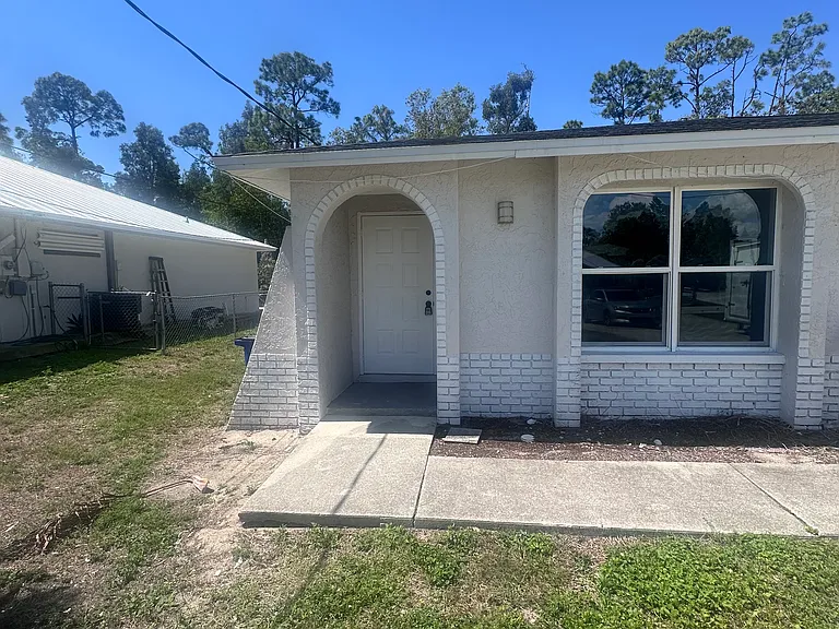 19058 Miami Blvd — Photo 1