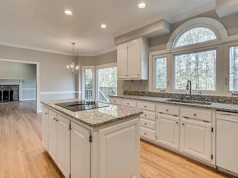 4 bed, 2998 sqft, $4,000 — Photo 2