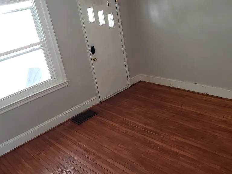 316 Woodbine Ave — Photo 8