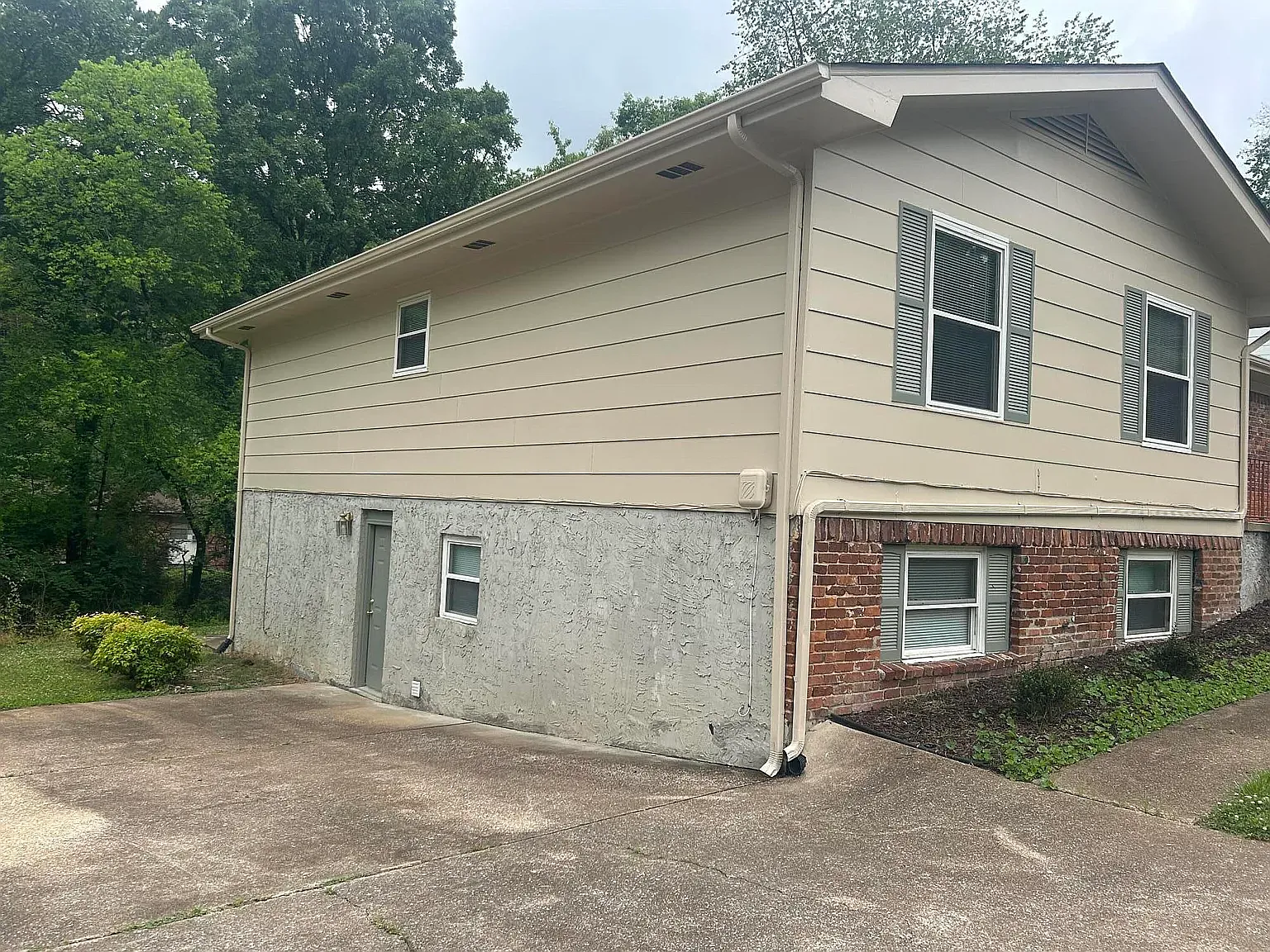 3 bed, 1.5 bath, 1450 sqft, $1,650 — Photo 2