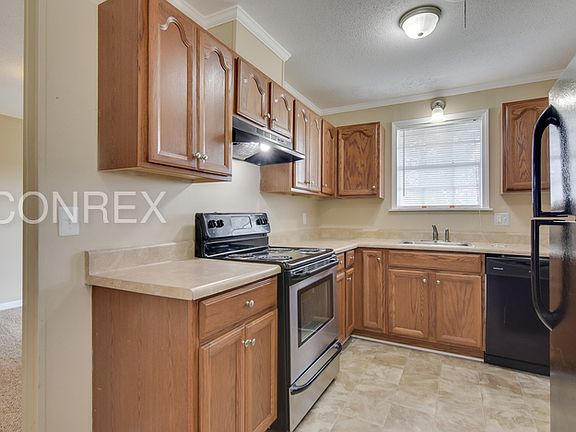 3rd image of 3402 Kensington Dr S