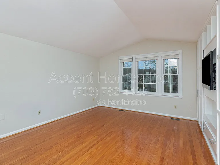 7579 Cross Gate Ln — Photo 24