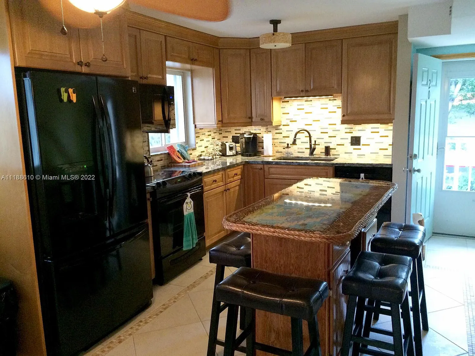 2 bed, 1.5 bath, 1024 sqft, $2,400 — Photo 3