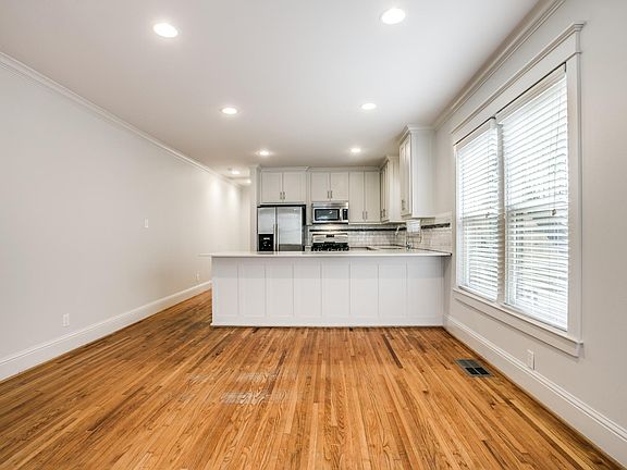 5th image of 306 S Windomere Ave #101