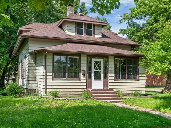 1702 4th Ave N, Grand Forks, ND 58203