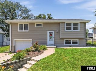 5806 S 113th St, Omaha, NE 68137