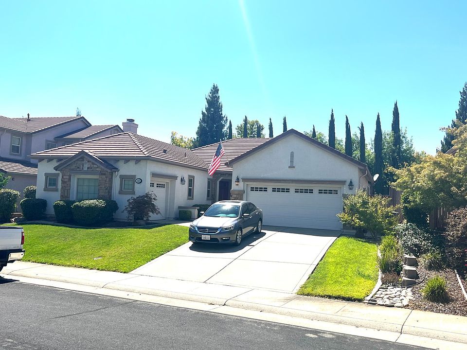 Single story 4 bedroom home located on cul-de-sac; master bedroom on one side of house and other 3 bedrooms on the other side of the house
