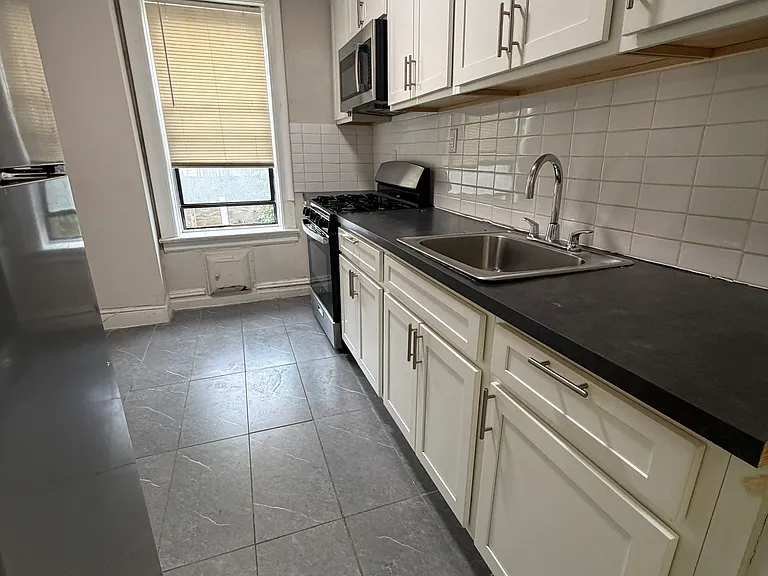 18 Kensington Ave #B1 — Photo 1