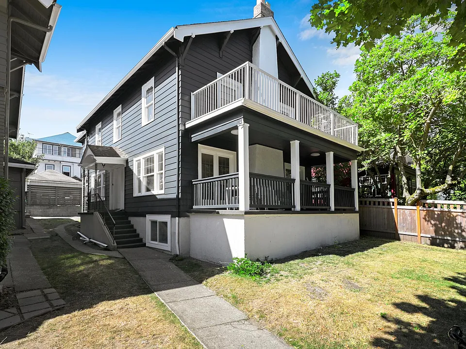 5039 19th Ave NE